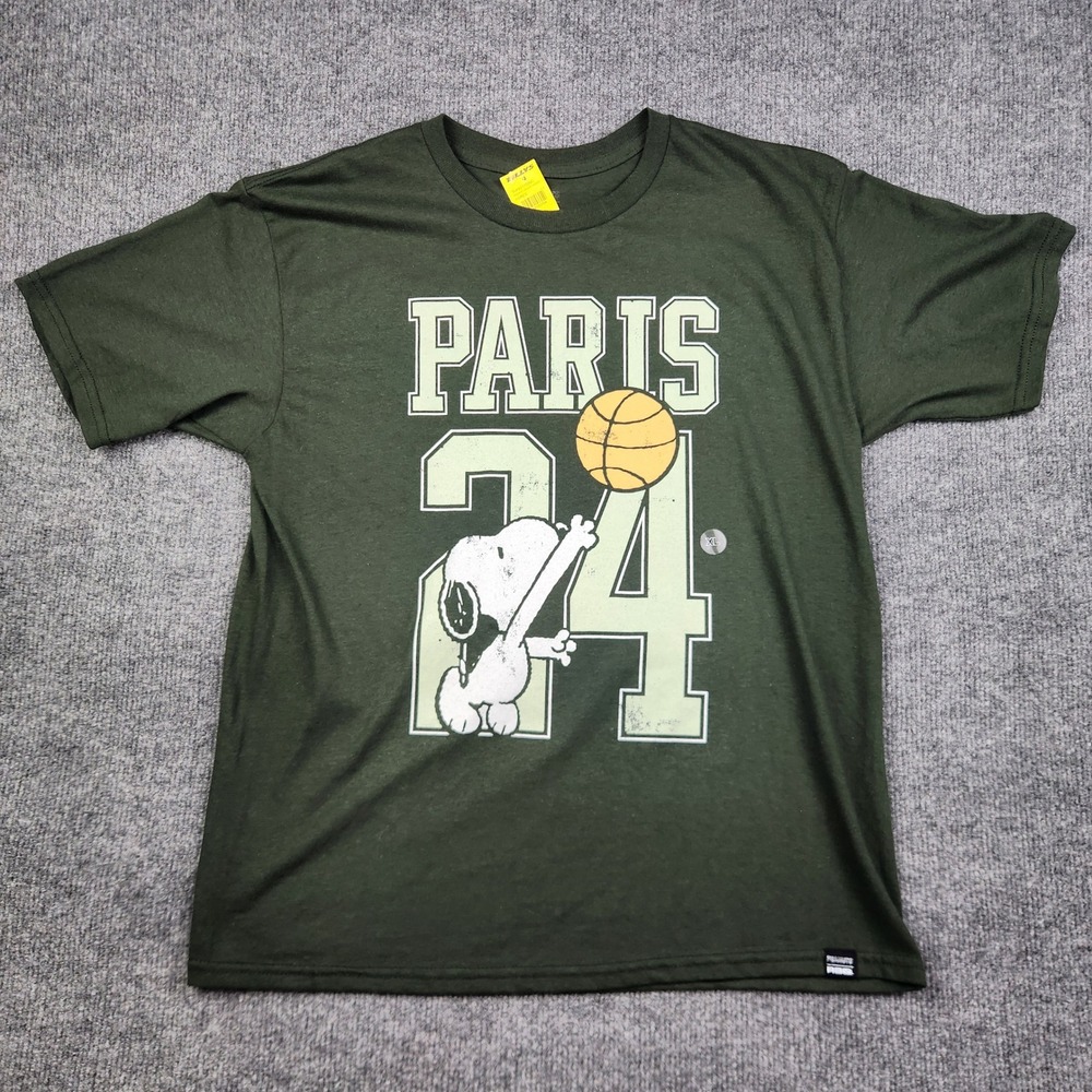 RSQ Peanuts Snoopy Paris 24 Basketball Graphic T-Shirt Forest Green Mens XL NEW